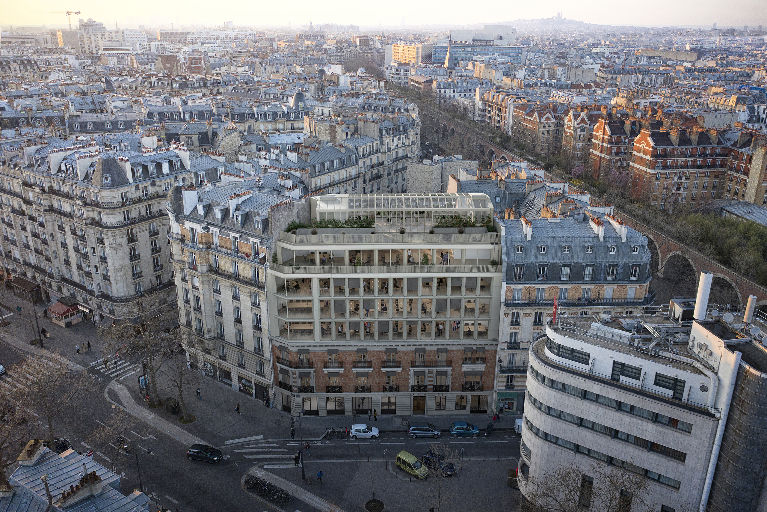Vue aérienne du projet 11 HM – surélévation contemporaine en béton et verre sur immeuble en brique parisien, terrasse filante en toiture, Paris