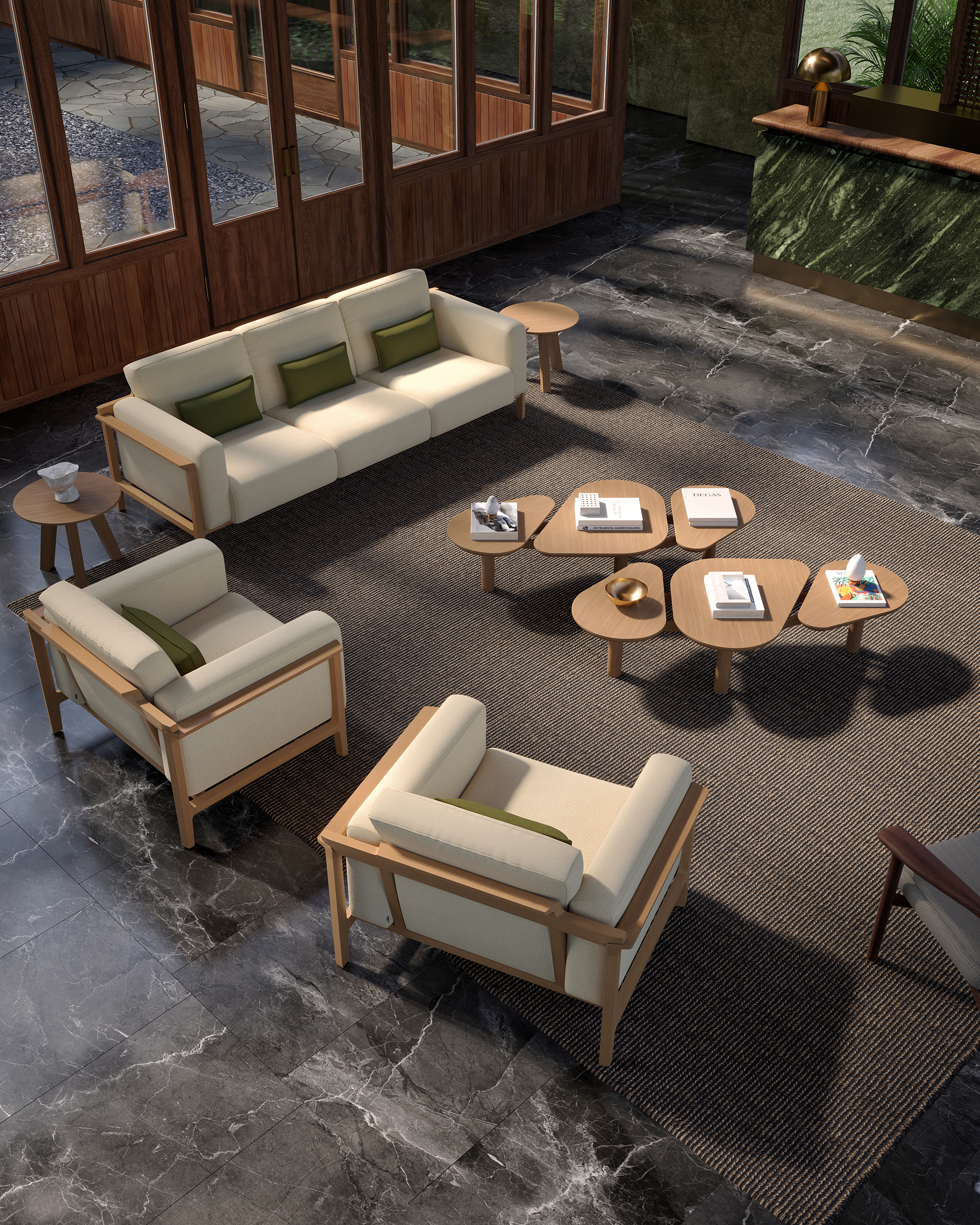 Bosc – salon vitré double hauteur en bois, grande baie sur forêt et montagne, canapé crème coussins verts, tables basses Escamp en chêne