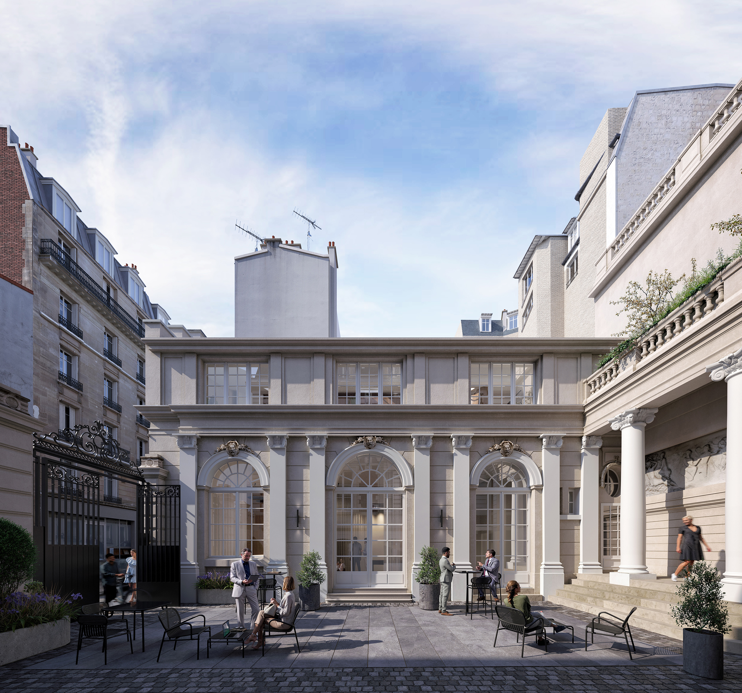 Jost – cour intérieure pavée avec façade en pierre à arcades et colonnes, terrasse animée de silhouettes, portail en fer forgé