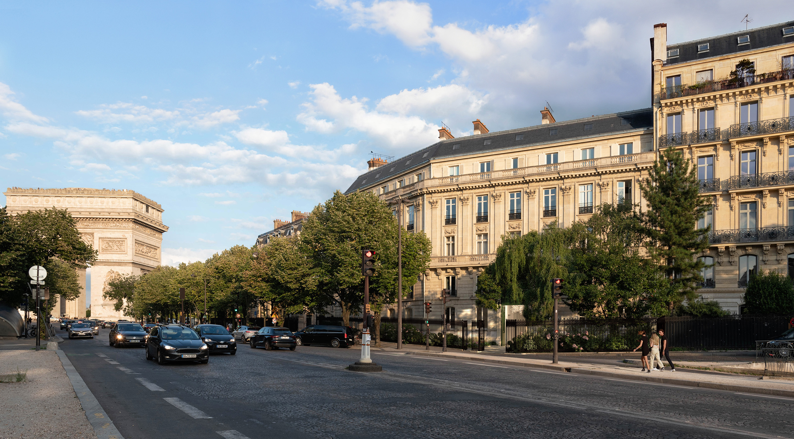 Projet Précellence face à l'Arc de Triomphe, avenue Foch Paris 16e – immeuble haussmannien en angle au coucher de soleil