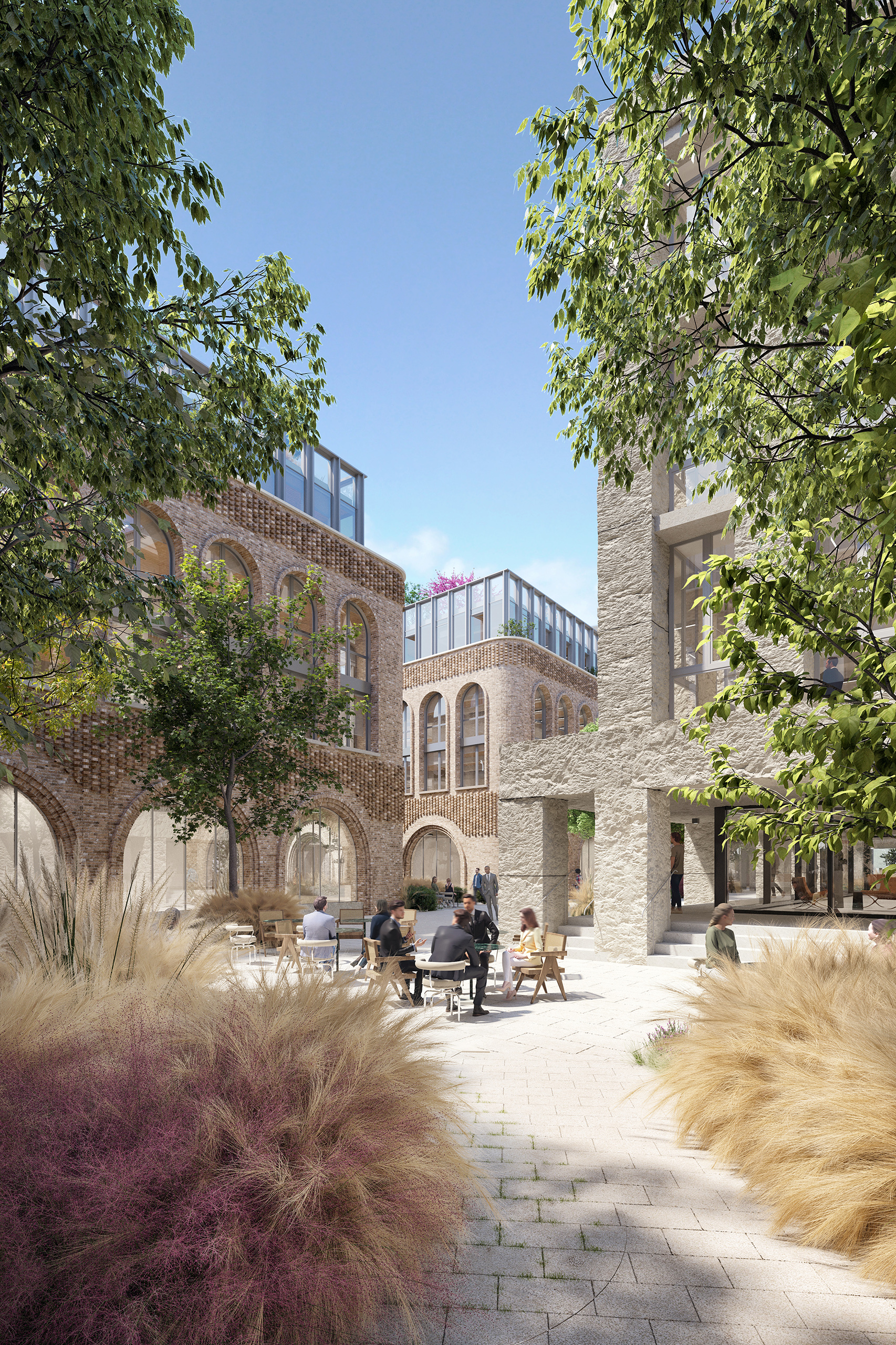 Cour intérieure du projet Saint-Cloud Campus – brique ancienne et arches en plein cintre, surélévation vitrée, terrasse paysagère avec graminées.