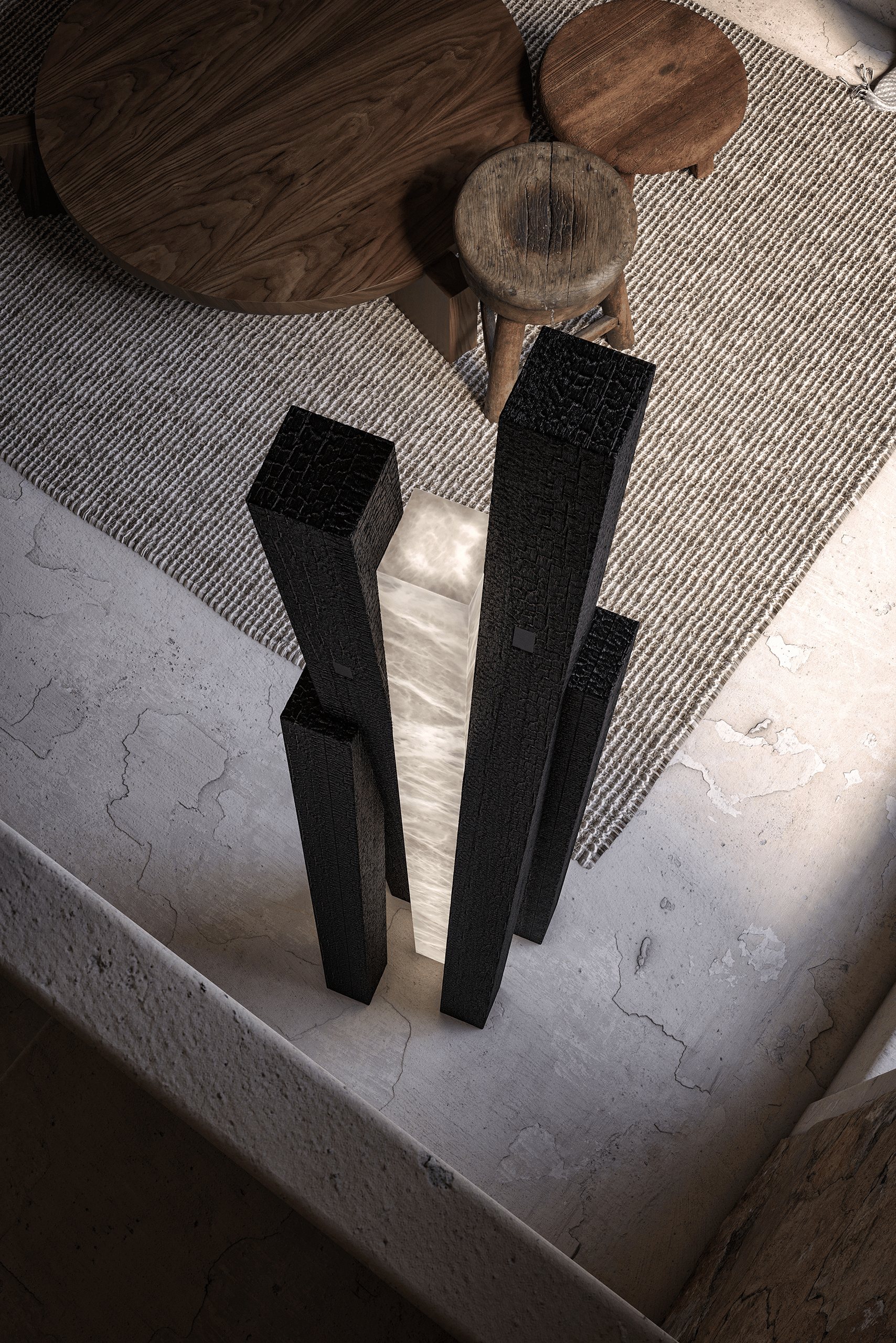 Lampadaire Incandescence Terra en lave noire texturée, fente lumineuse centrale, devant un mur en pierre brute et fenêtre sur végétation tropicale