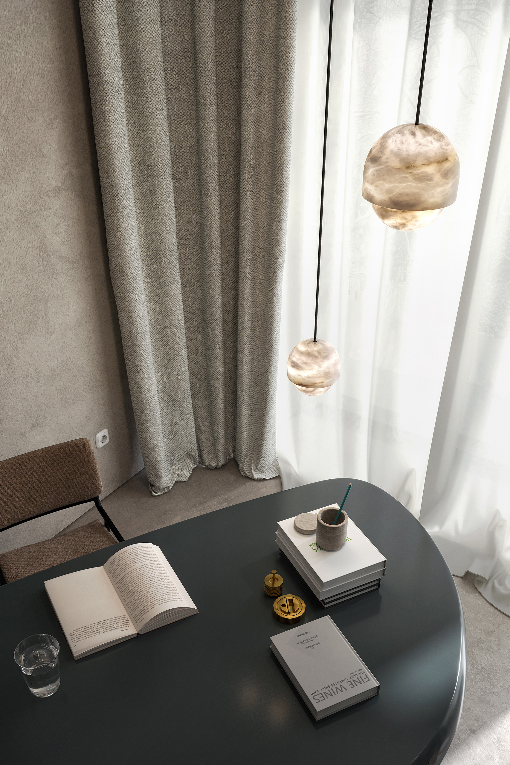 Duo de suspensions Yoko en sphères d'albâtre naturel sur câble noir, bureau gris ardoise et miroir facetté